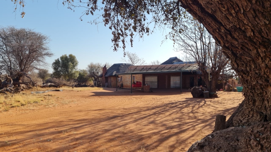 6 Bedroom Property for Sale in Olifantshoek Rural Northern Cape